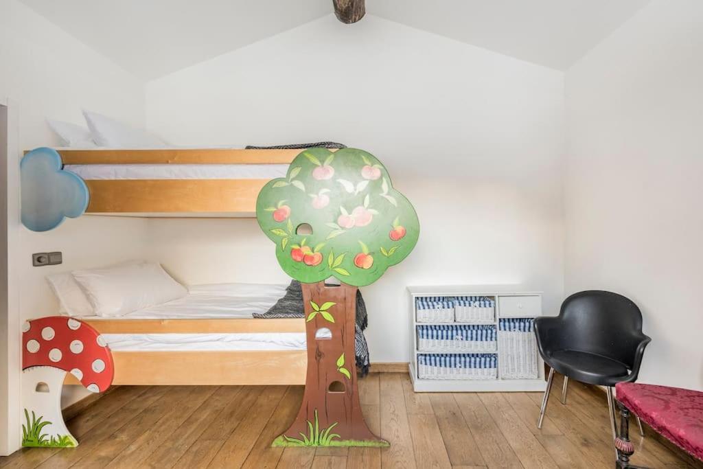 Chalet Spectacular Chalet With 5 Ensuite Bedrooms And Sauna