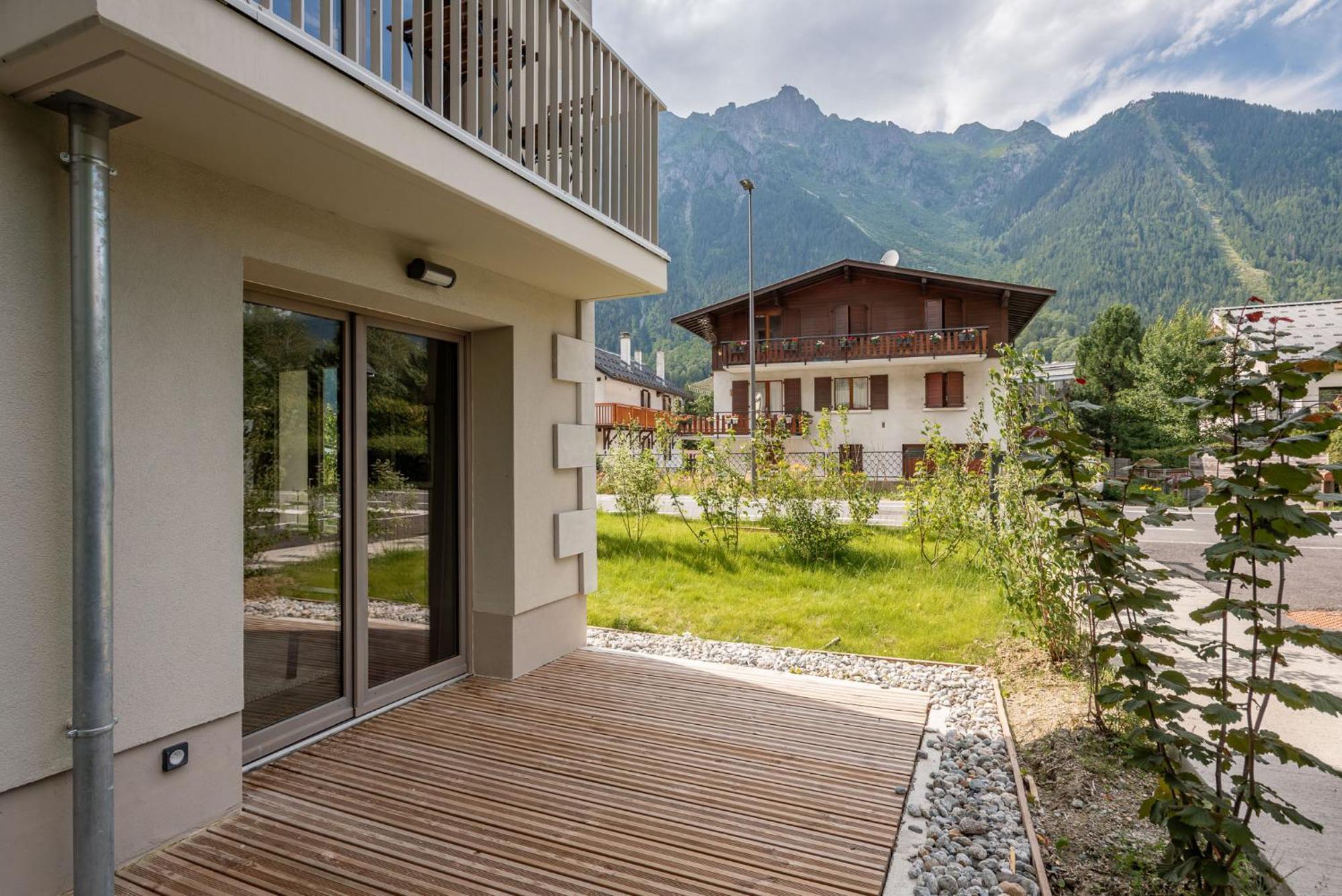 White Pearl A05 Modern Alpes Travel Sleeps 4 To 6 Apartment Chamonix