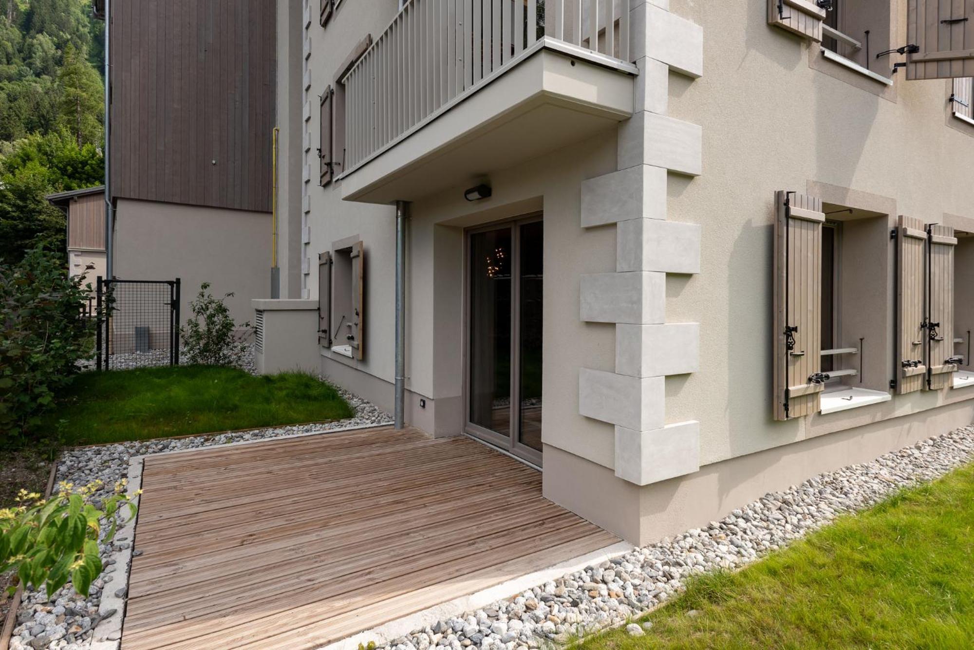 White Pearl A05 Modern Alpes Travel Sleeps 4 To 6 Apartment *