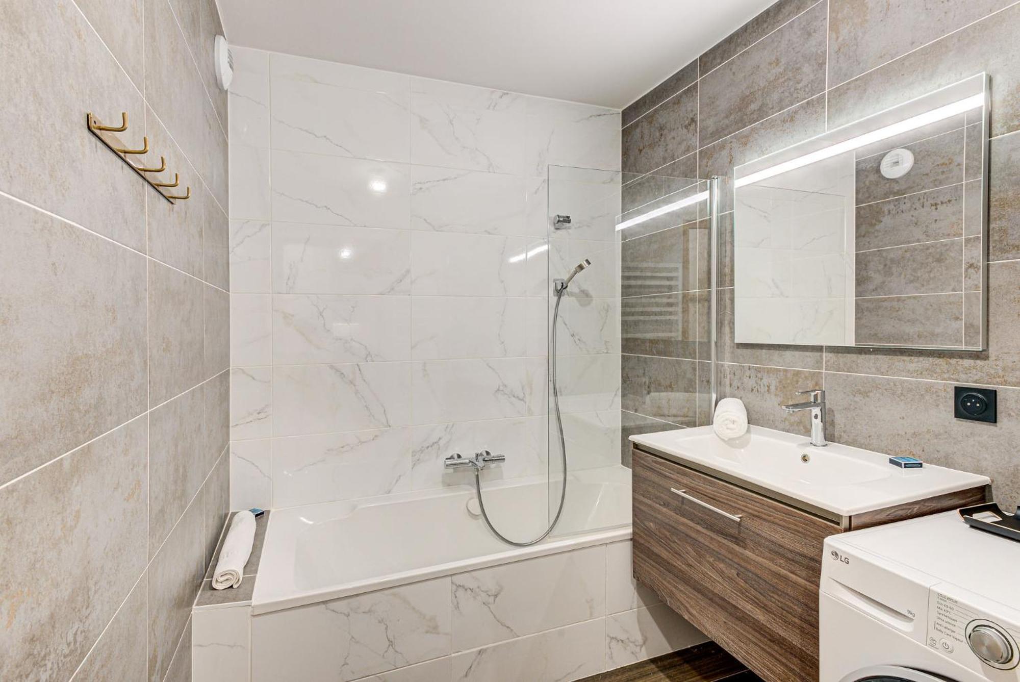 Apartment White Pearl A03 - Alpes Travel - - Sleeps 2-4 Chamonix