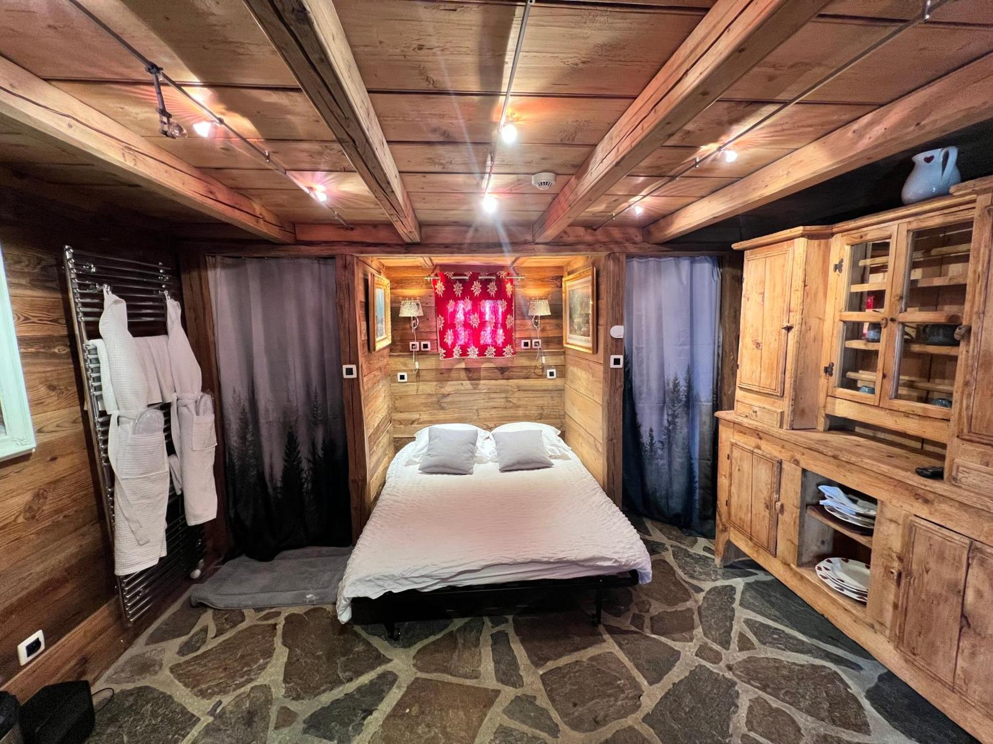 Les De Philippe Avec Jacuzzis Privatifs Hotel *