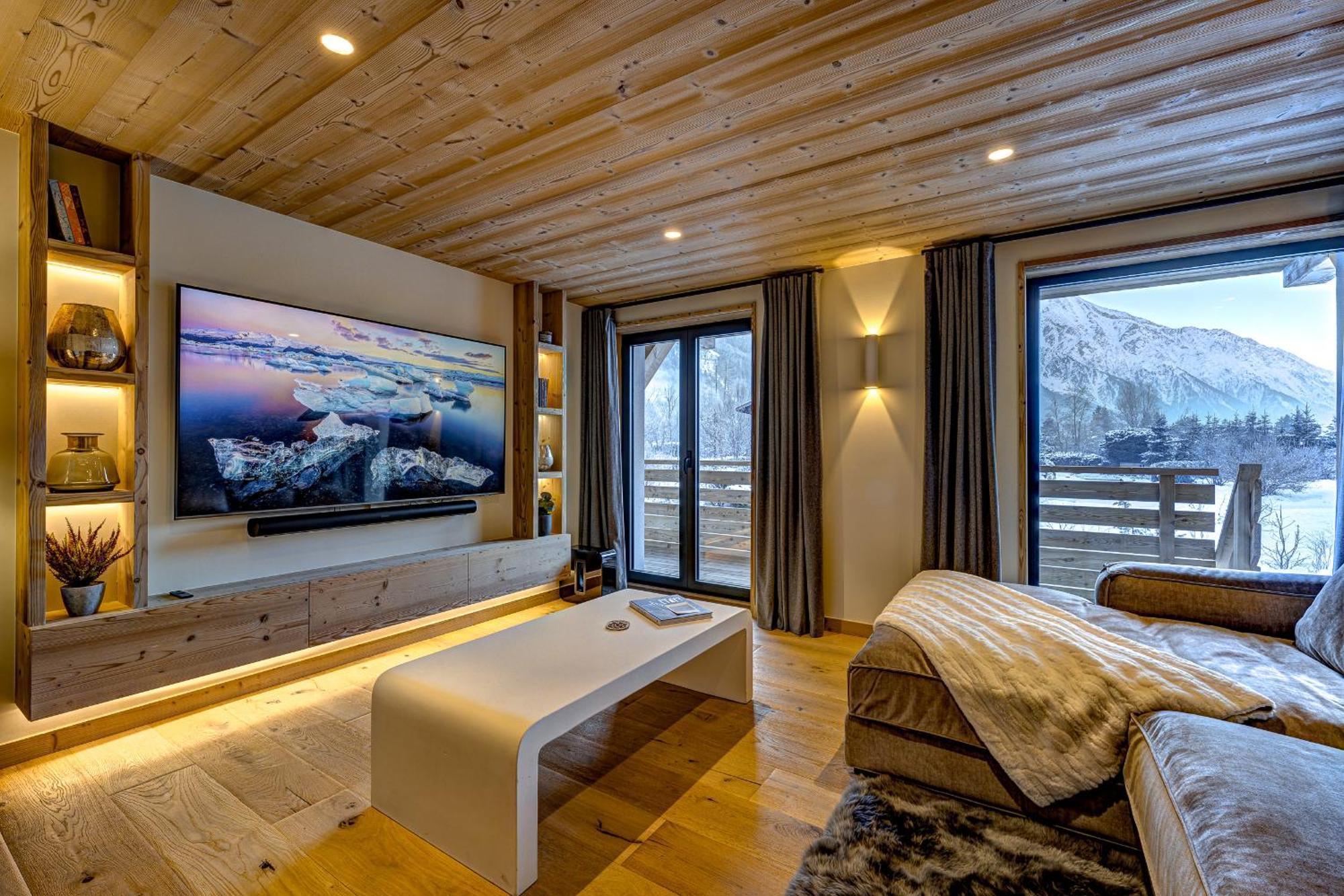 Josephine, Les Bois Chalet *