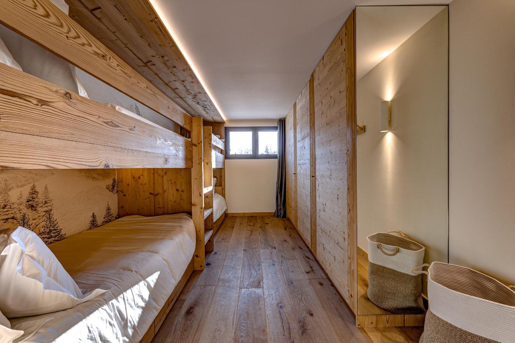 Josephine, Les Bois Chalet *
