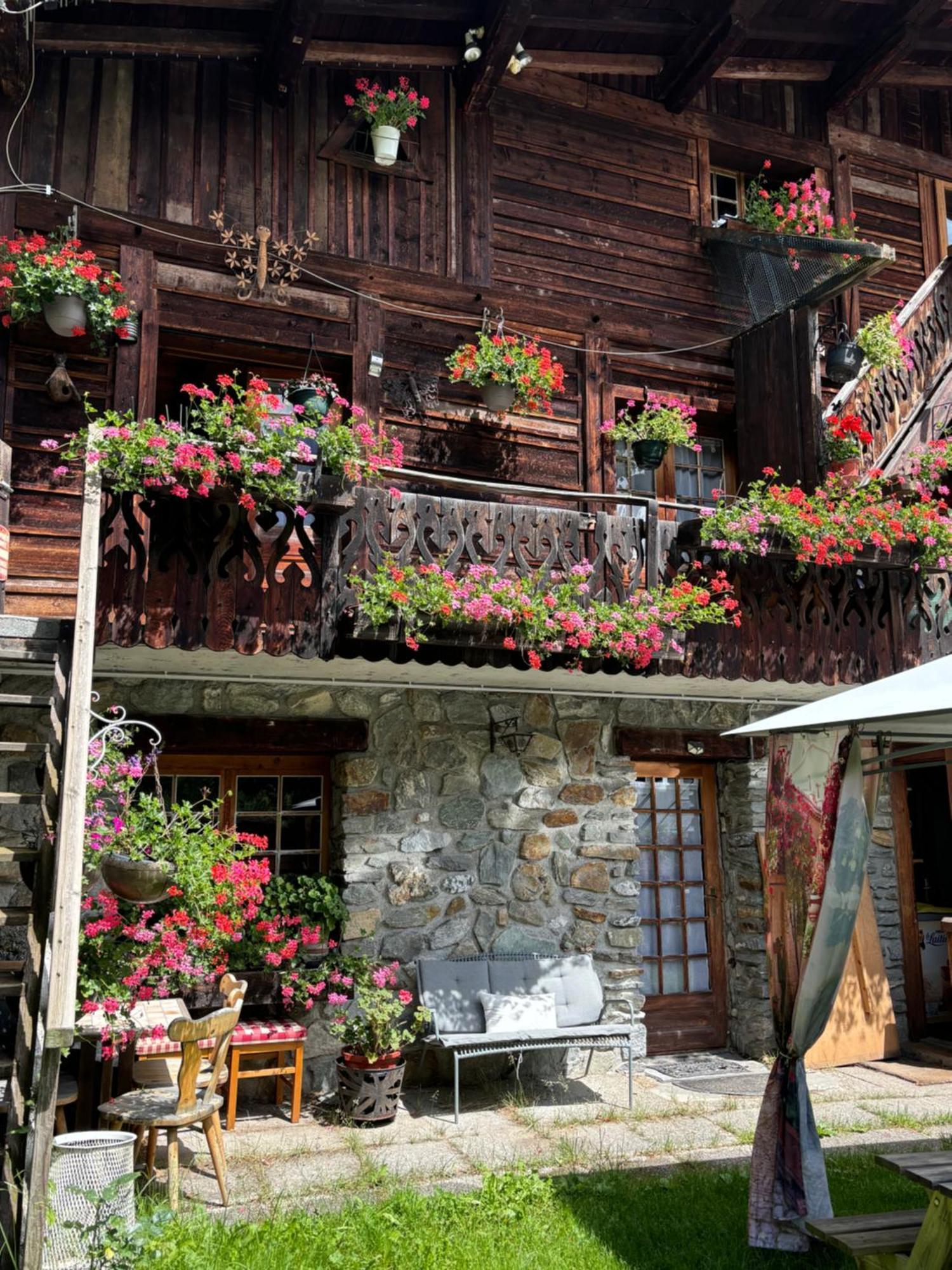 La Montagne Hostel