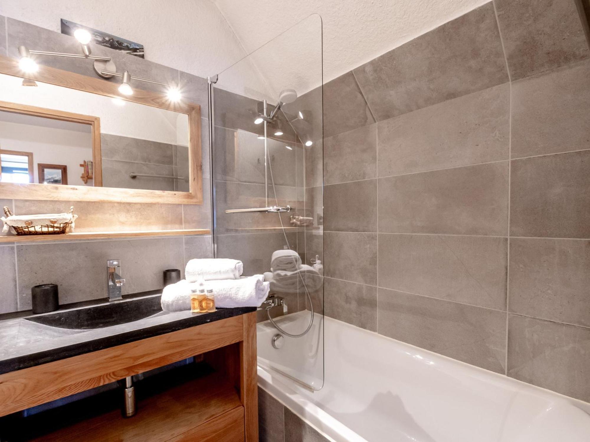 4 Pers. A Sud, Balcon Et Parking - Fr-1-343-251 * Chamonix