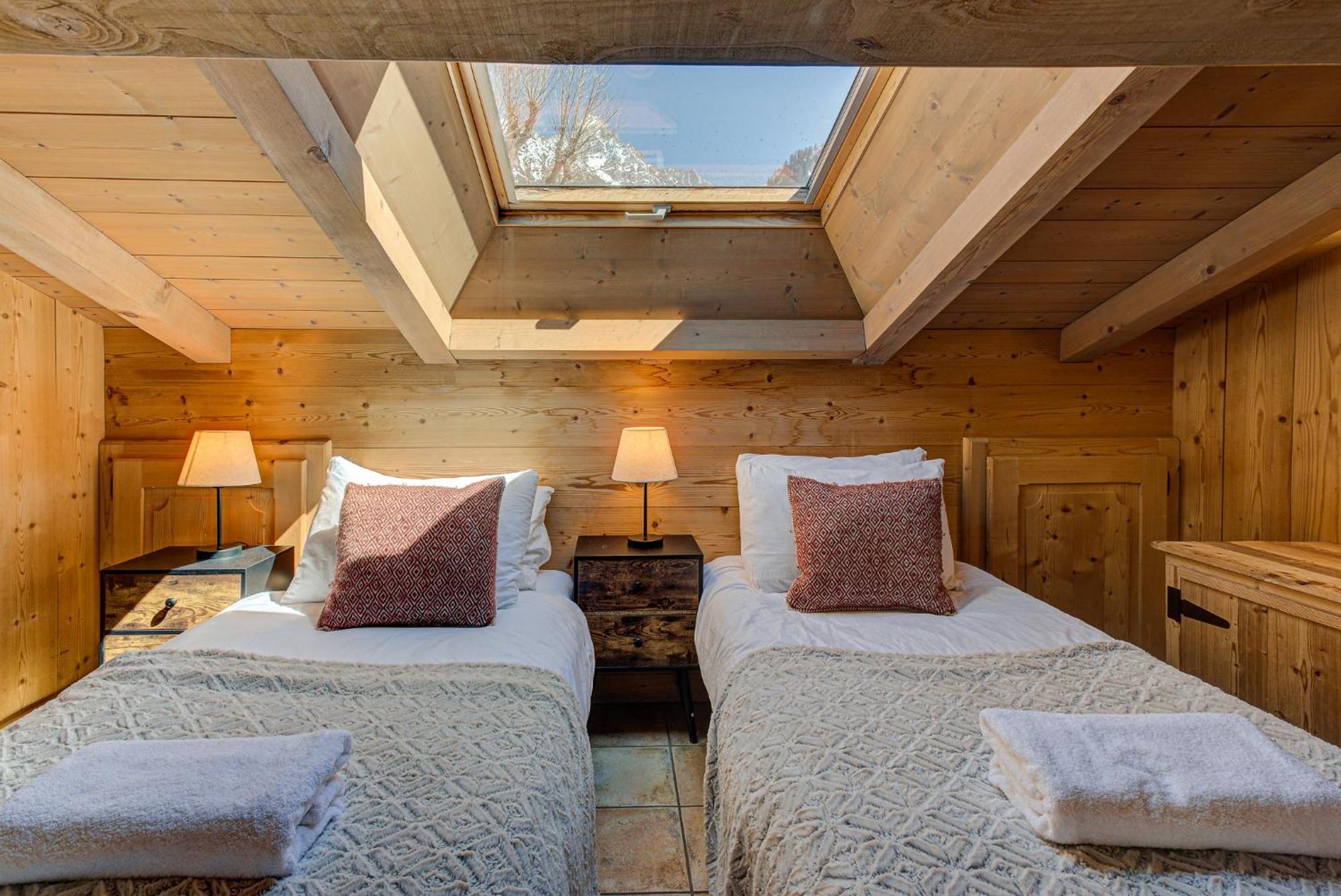 Soleil, Alpes Travel, Argentiere, Sleeps 9 *