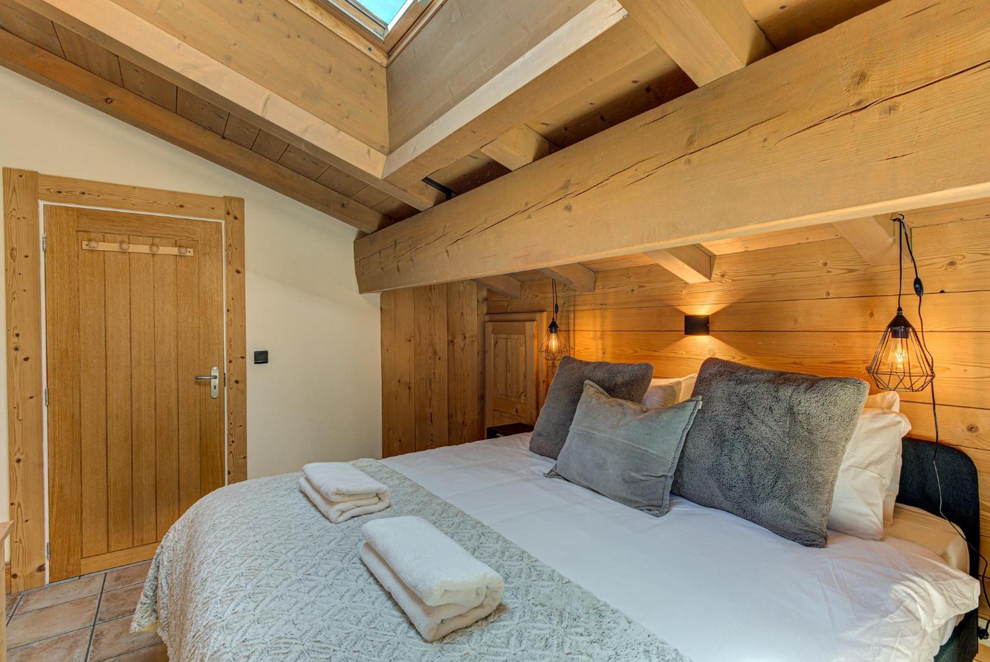 Soleil, Alpes Travel, Argentiere, Sleeps 9 * Chamonix