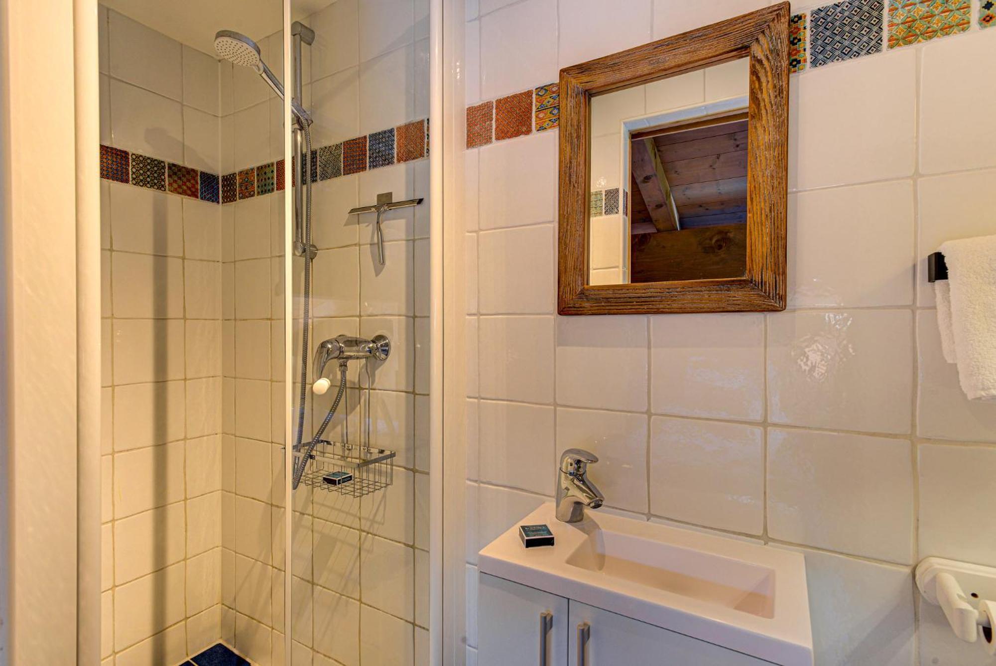 Soleil, Alpes Travel, Argentiere, Sleeps 9 Apartment Chamonix