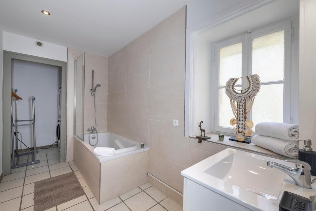 - Quiet & Parking 6 Px Apartment
